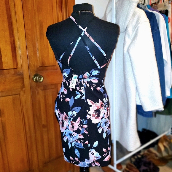 Dress - Picture 2 of 4